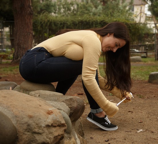 Angela White tying her shoes