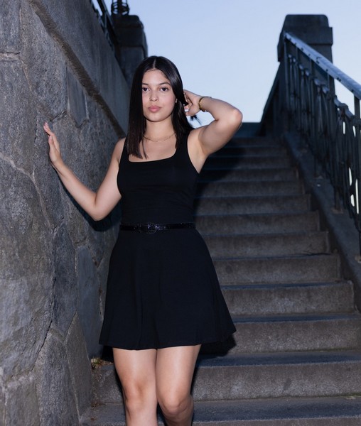 Latina Gia Smith teases in black dress